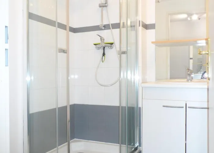 3 Pieces Avec Jardin Privatif Sud, Parking, Piscine - Proche Port Guillaume - Fr-1-487-320 Nyaraló *